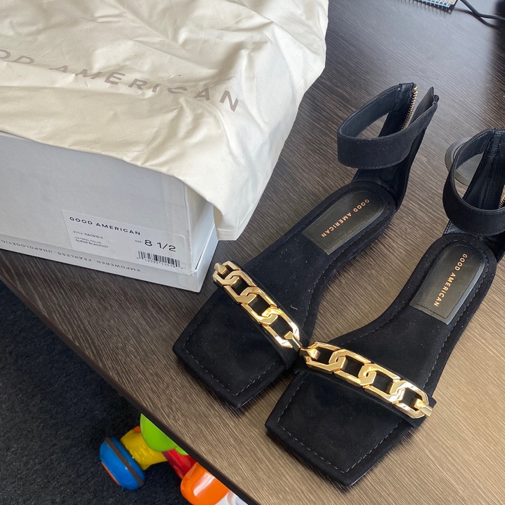 Good American dressy black & gold chain detail flats, size 8.5, fit like a 9+.
